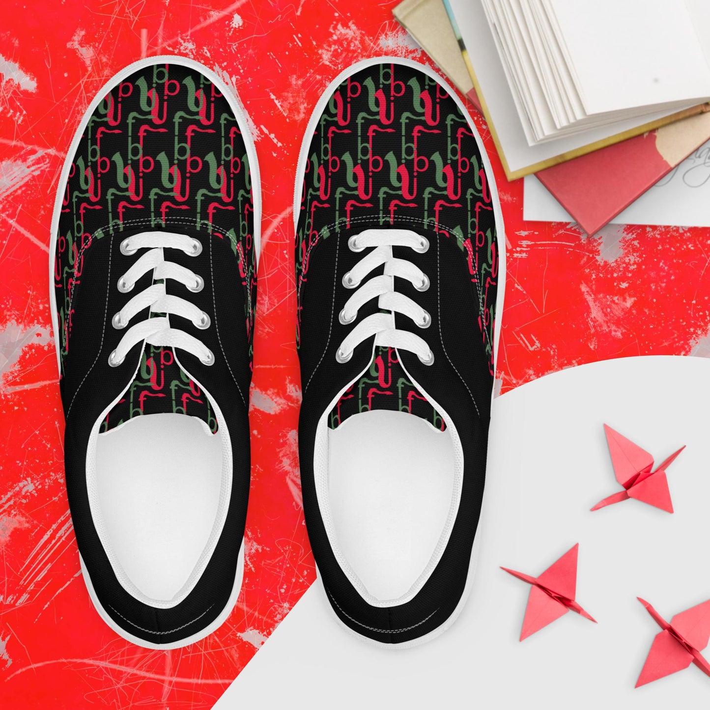 Women’s lace-up canvas shoes
